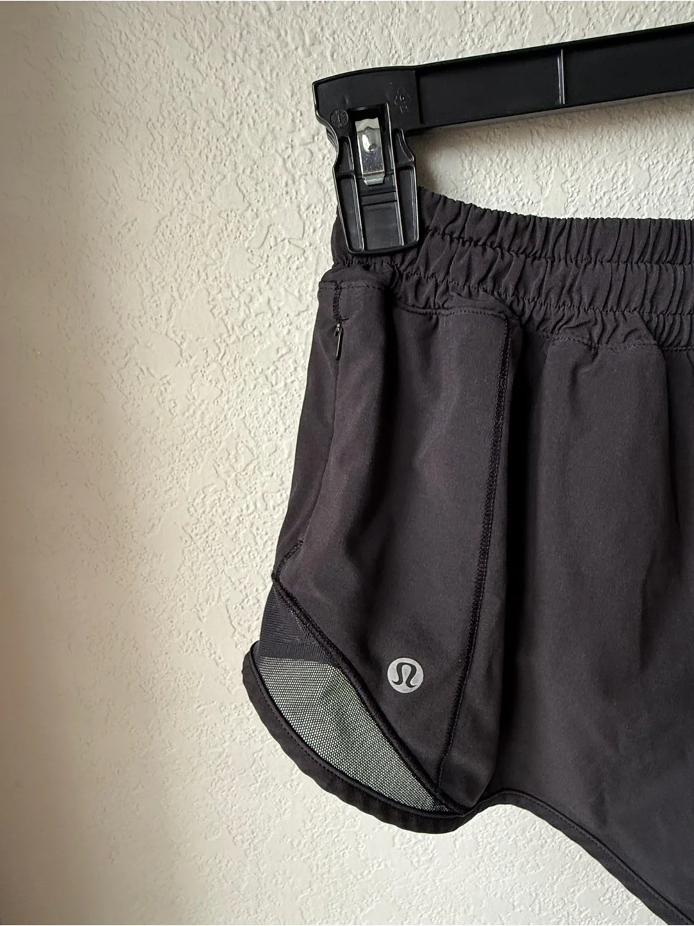 Lululemon Hotty Hot Low-Rise Lined Short 2.5